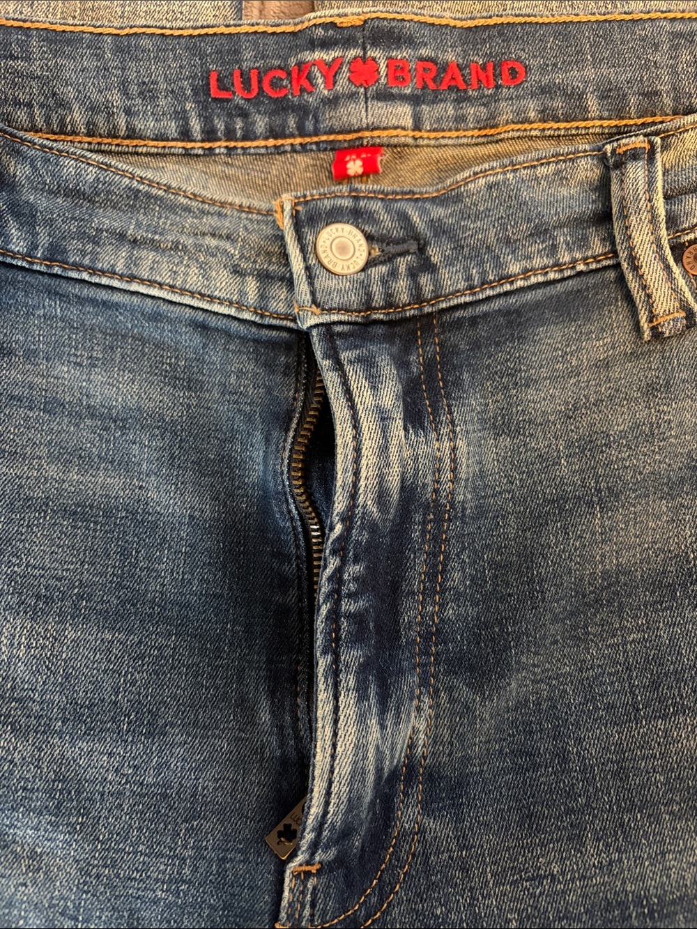 Lucky Brand Men's Light Wash Straight Jeans - Picture 6 of 7